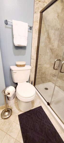 Building Photo - 496 Lawnview Dr