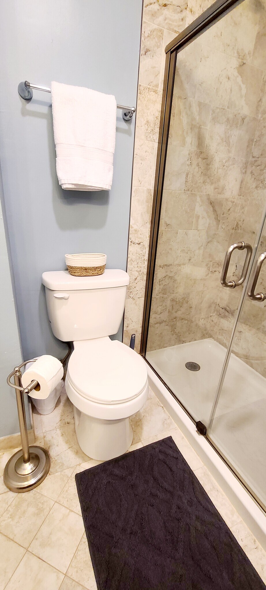 Building Photo - 496 Lawnview Dr