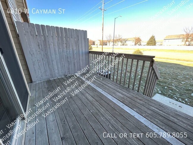 Building Photo - 4810 W Cayman St