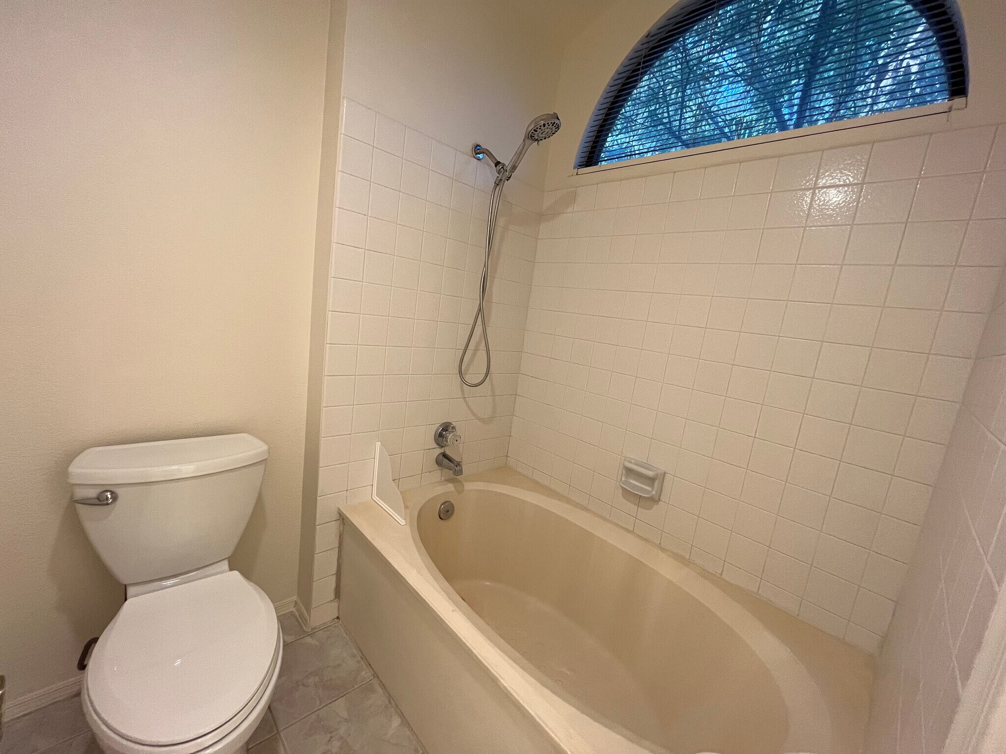 Building Photo - 4175 E Cholla Canyon Dr