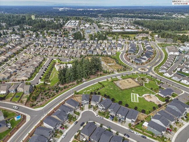 Building Photo - Puyallup Gem: Comfort and Style Combined!
