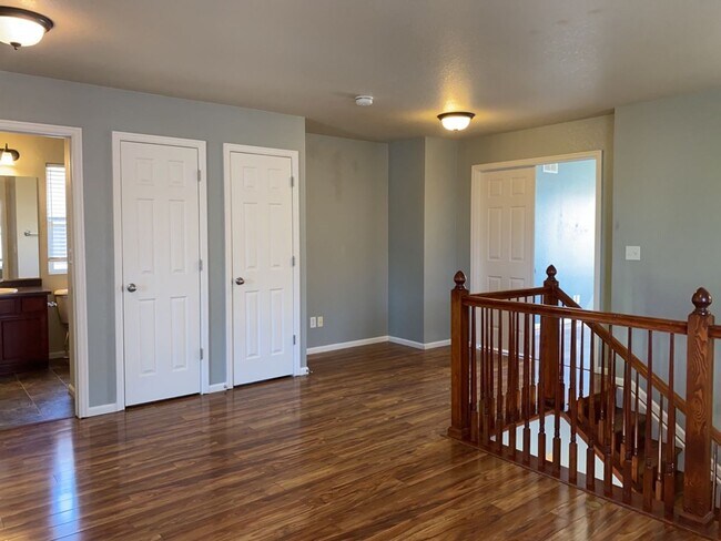 Building Photo - Beautiful 2-Story home near Ft Collins Country Club with easy access to I-25.