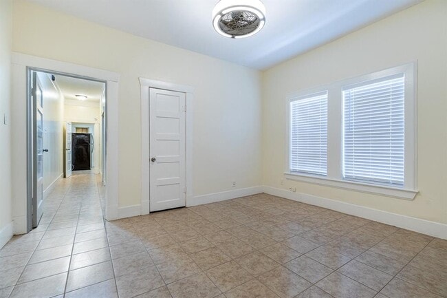 Building Photo - 2806 Holman St