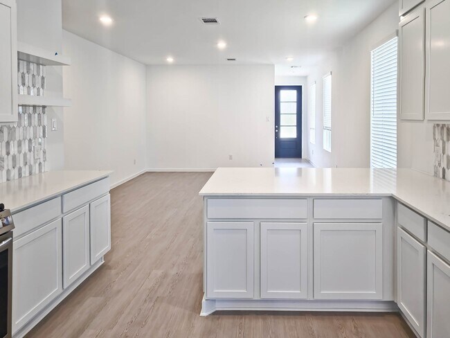 Building Photo - 6323 Laguna Terra Dr