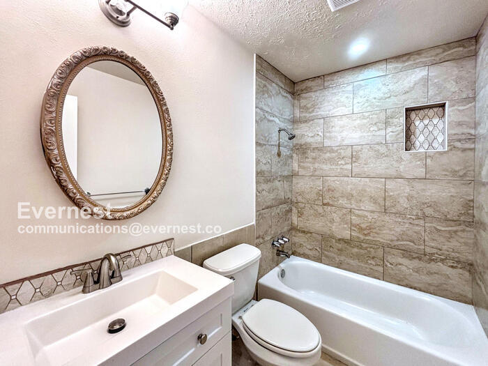 Building Photo - 5538 W Ridgecreek Dr