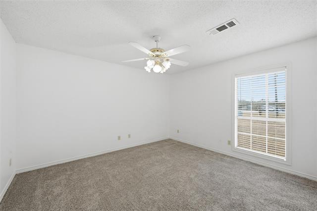 Building Photo - 910 N Powell Pkwy