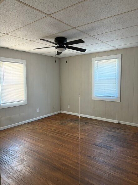 Building Photo - 1165 W High St