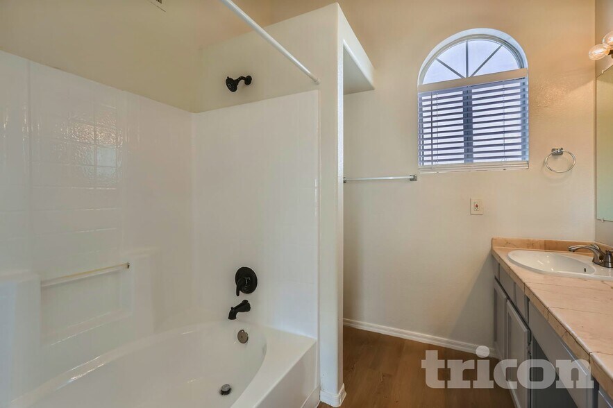 Building Photo - 7321 N 69th Ave