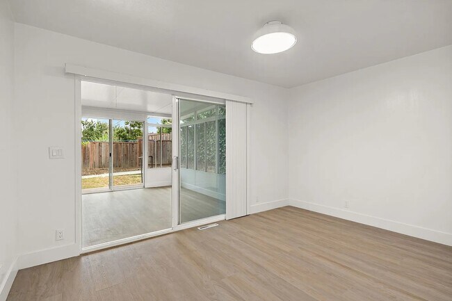 Building Photo - 10852 Alderbrook Ln