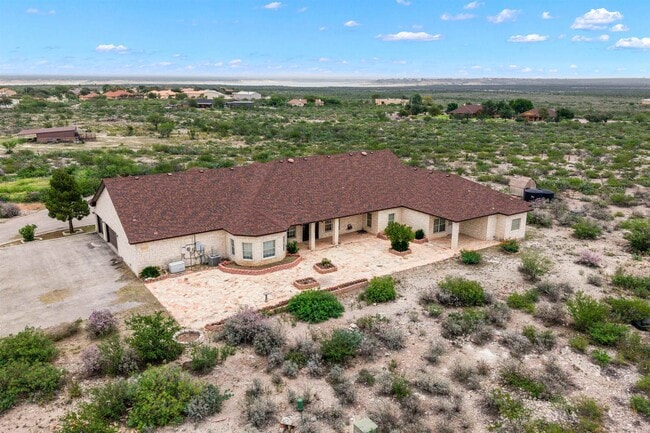 Building Photo - 31 Running Deer Mdws