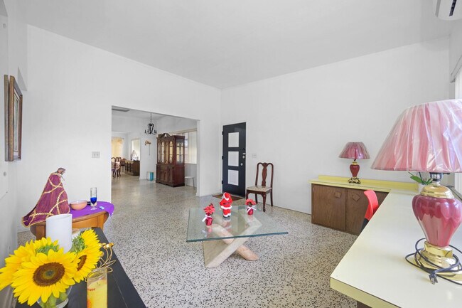 Building Photo - 13945 N Miami Ave