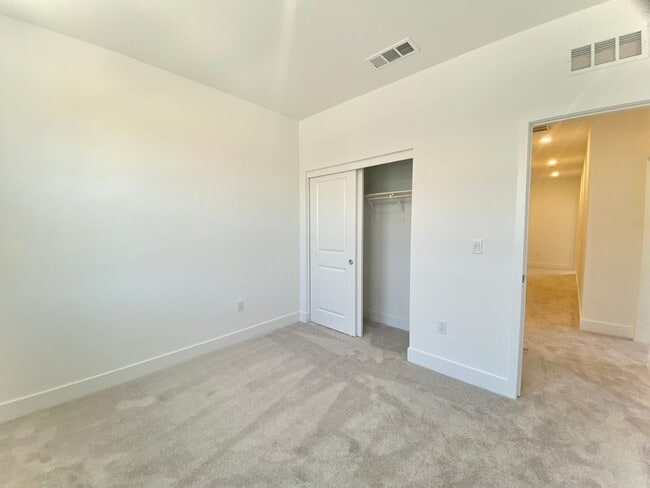 Building Photo - Gorgeous Townhome in Fremont's Niles Neigh...