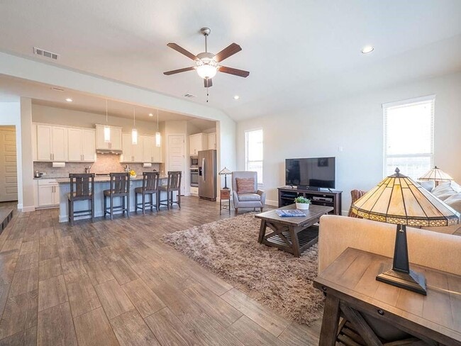 Building Photo - 14900 Via Del Corso Dr