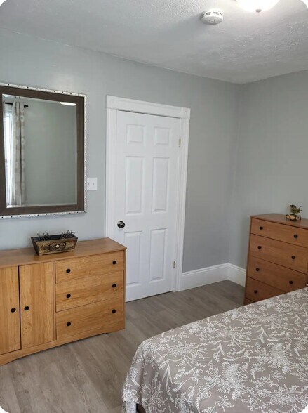 Building Photo - 9 Reeves St