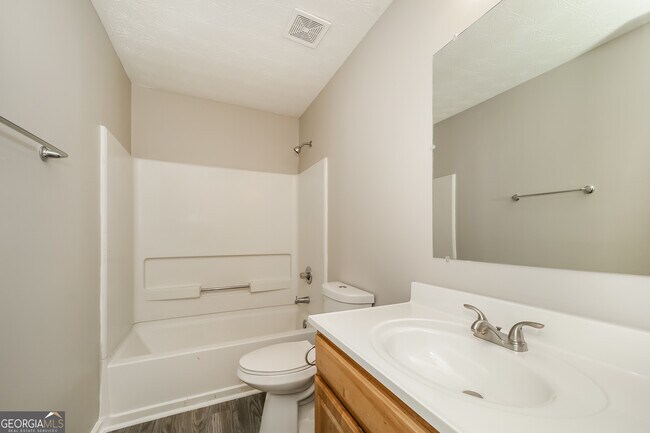 Building Photo - 2560 S Hills