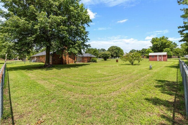 Building Photo - 57 Serenada Ln