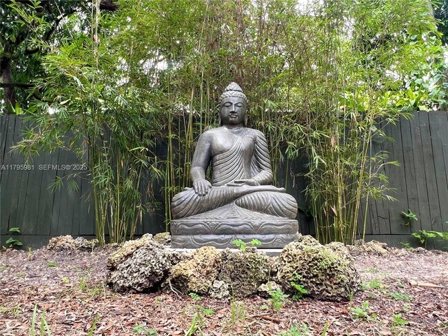 Building Photo - 315 NE 110th St