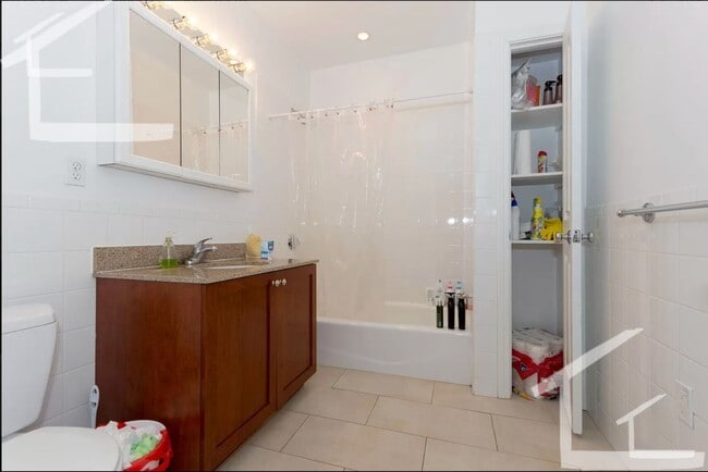 Building Photo - Sunny 4-bed, 2-bath in Allston Near the T-  Huge Bedrooms!