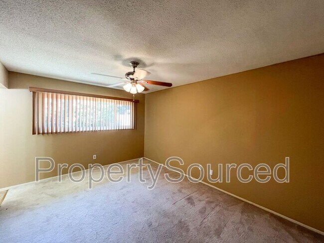 Building Photo - 320 E Granada Way