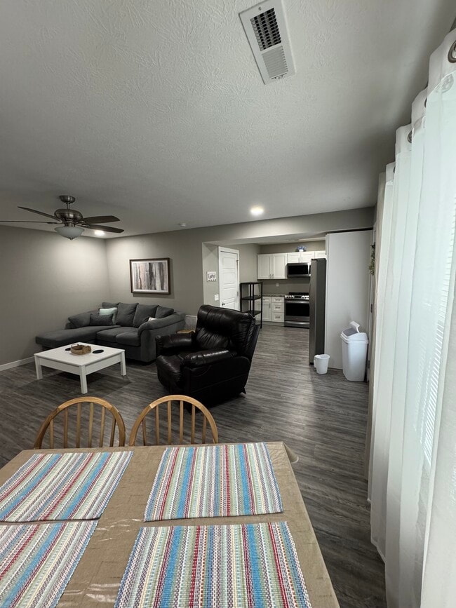 Building Photo - 241 Berry Ln