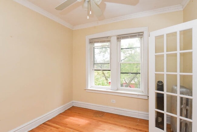 Building Photo - 3902 W Argyle St