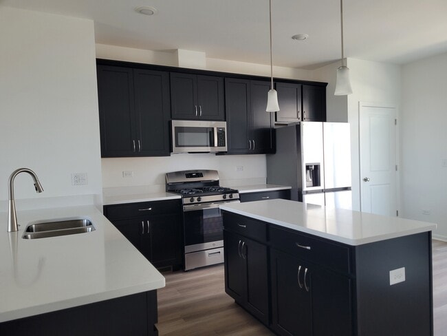 Building Photo - 1550 Times Dr