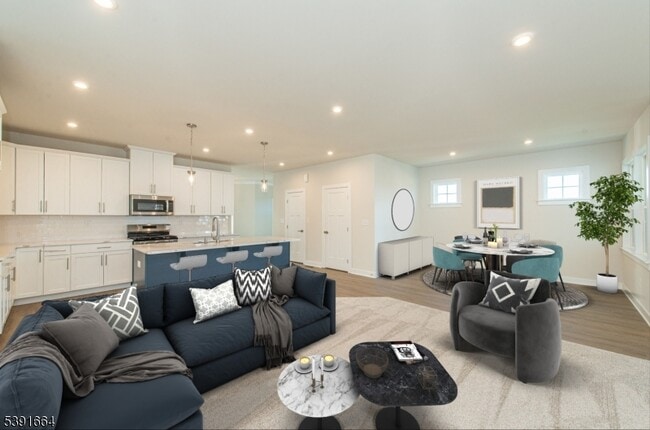 Building Photo - 14 Willow Ln