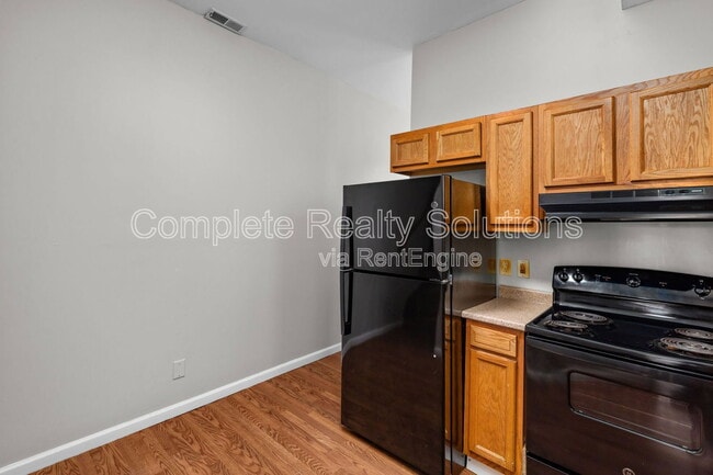 Building Photo - 3021 Iowa Ave