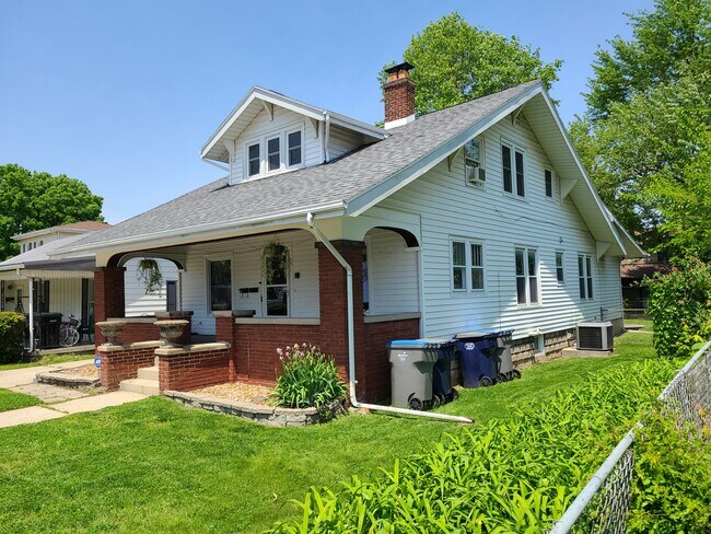 Building Photo - 935 E Ft Wayne St