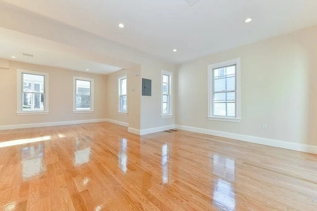 Building Photo - 31 Chipman St