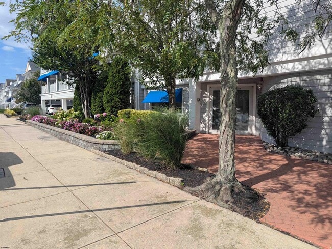 Building Photo - 1008 Wesley Ave