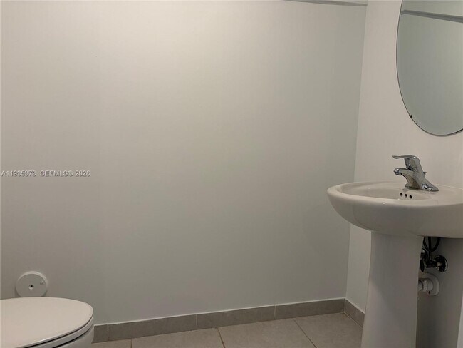 Building Photo - 2661 SE 10th St