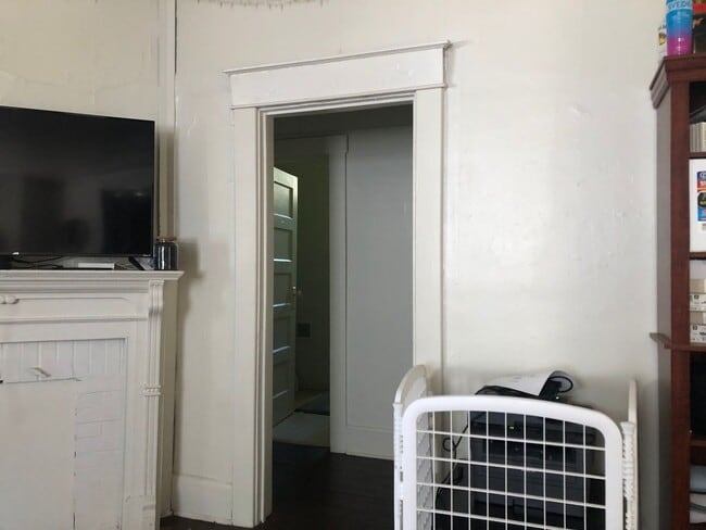 Building Photo - 5 BR / 2 BA House Near Bryan Park - Availa...