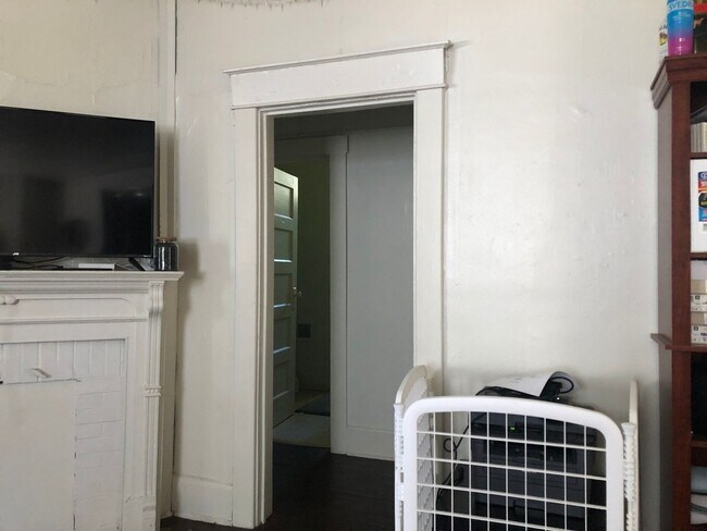 Building Photo - 5 BR / 2 BA House Near Bryan Park - Available August 2026!