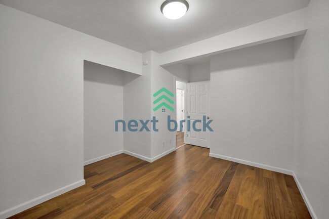 Building Photo - 2 Bed and 2 Bath Single Family is Available for Rent!