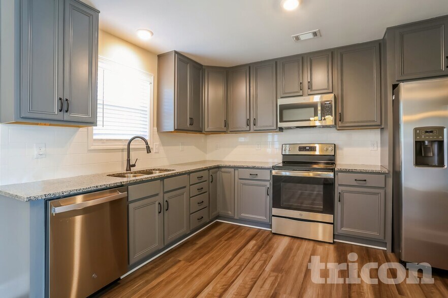 Building Photo - 209 Hampton Oaks Cir