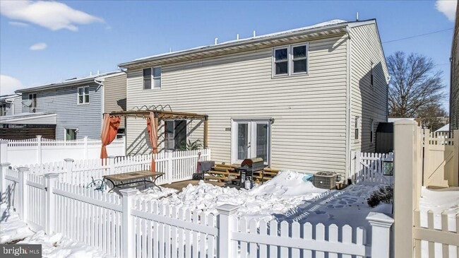 Building Photo - 1158 Grove St