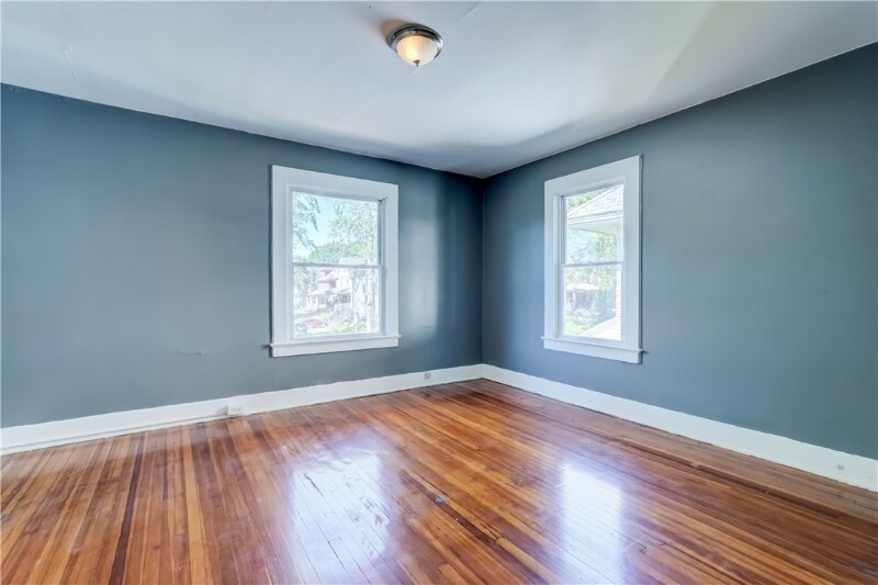 Building Photo - 223-225-225 Rosewood Terrace