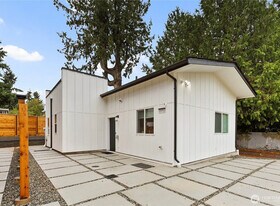 Building Photo - 10712 Linden Ave N