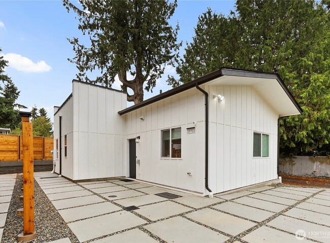 Building Photo - 10712 Linden Ave N