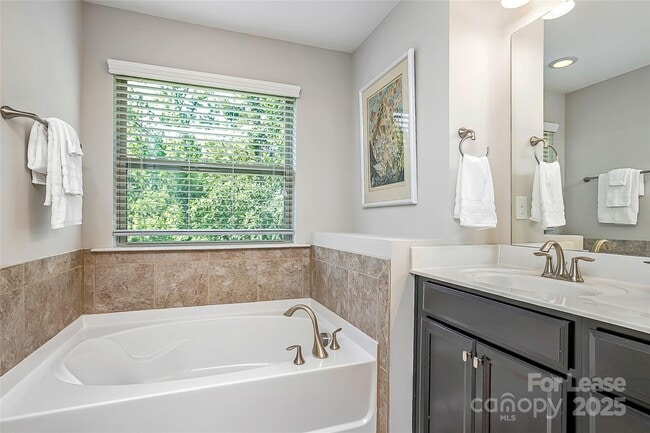 Building Photo - 9449 Glenburn Ln