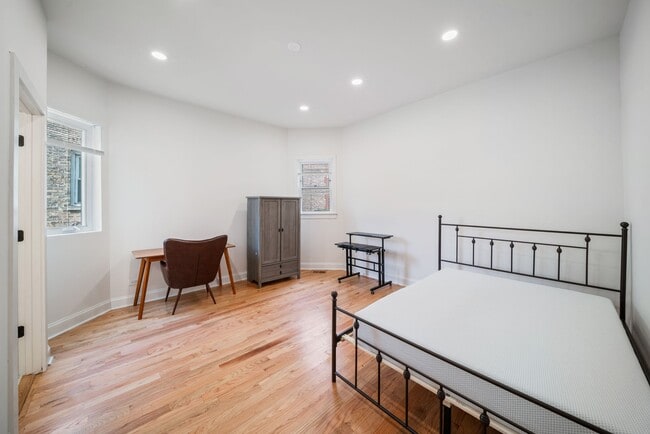 Building Photo - 1118 Garnett Pl