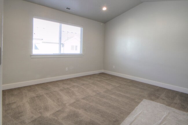 Building Photo - 4 Bedroom 2.5 Bathroom Townhome in Lehi