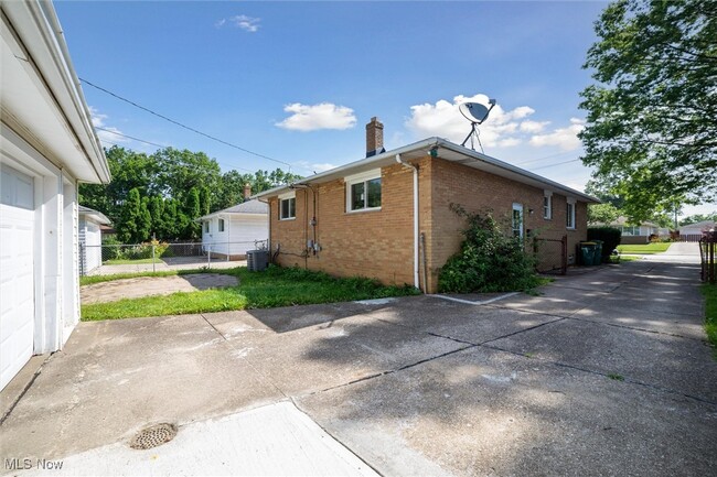 Building Photo - 5440 E 141st St