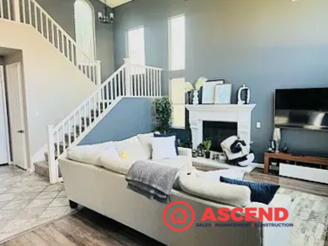 Building Photo - 2-Story Home In Southwest!