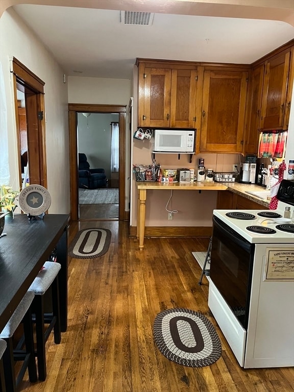 Building Photo - 144 Linwood St