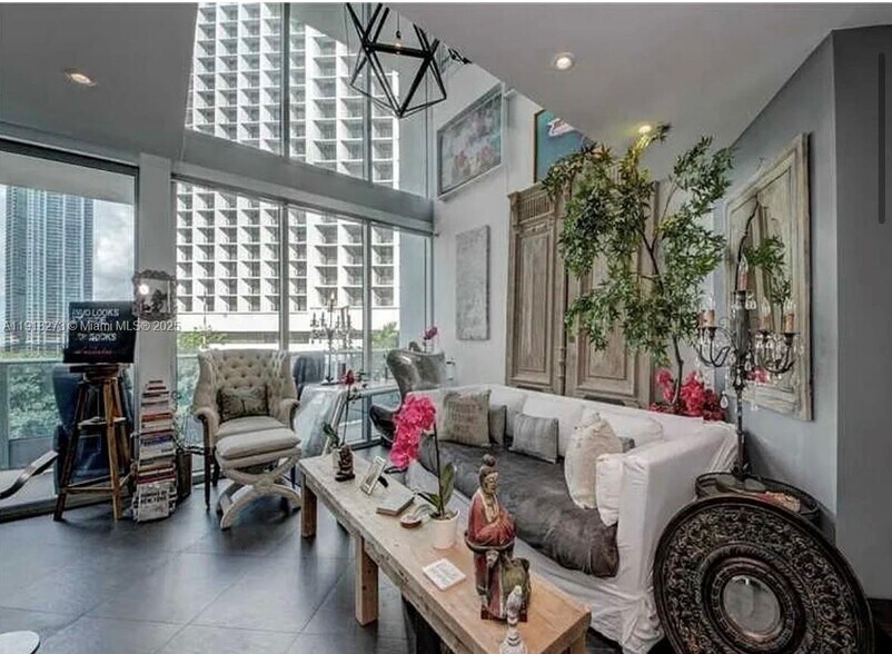 Building Photo - 200 Biscayne Boulevard Way