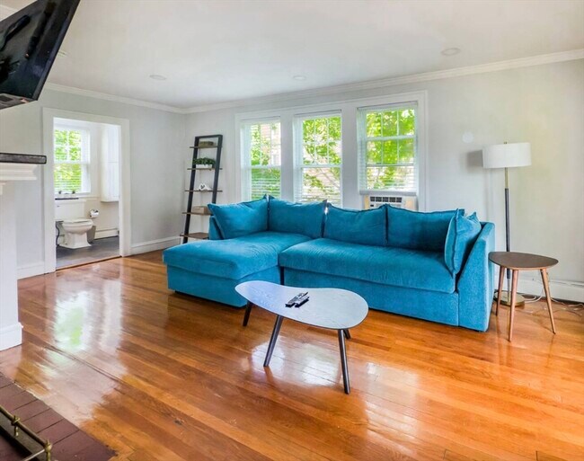 Primary Photo - 65-67-67 St James Cir