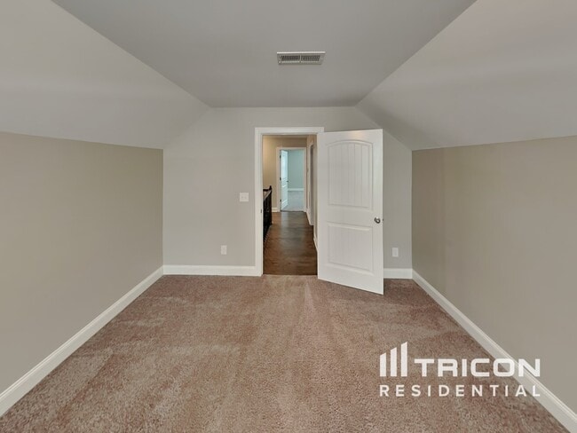 Building Photo - 5109 Cloverhill Dr