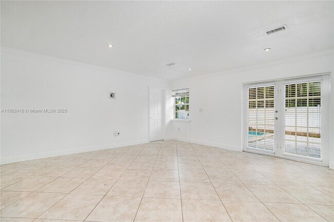 Building Photo - 1000 SW 73rd Ave